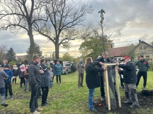 SÁZÍME STROMY, KTERÉ SPOJUJÍ - RADHOŠŤ