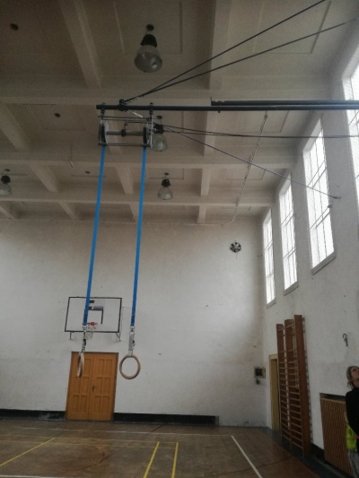 Oprava dveří cvičebního sálu a obnova cvičebního nářadí sokolovny v Holicích