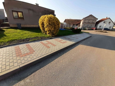 PODPOŘENÝ PROJEKT: Zvýšení bezpečnosti dopravy v obci Uhersko výstavbou nového chodníku při silnici III/30513