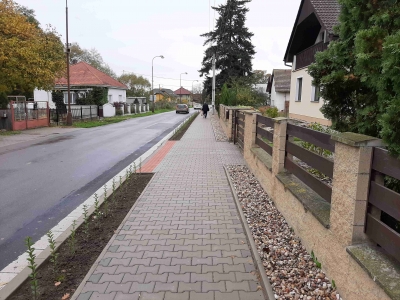 Zvýšení bezpečnosti dopravy v obci Chvojenec rekonstrukcí chodníku podél silnice III/29821
