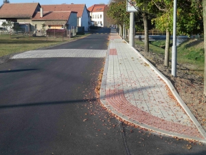 Zvýšení bezpečnosti dopravy výstavbou chodníku k základní škole v Horních Ředicích