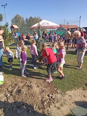 SÁZÍME STROMY, KTERÉ SPOJUJÍ - DOLNÍ ŘEDICE