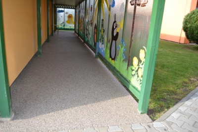 Oprava podlah spojovacích chodeb budov mateřské školy